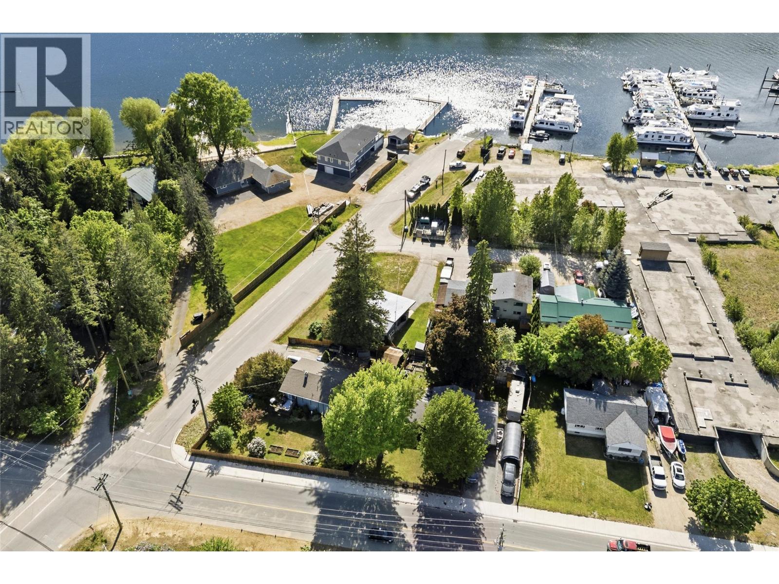  606 Riverside Avenue, Sicamous