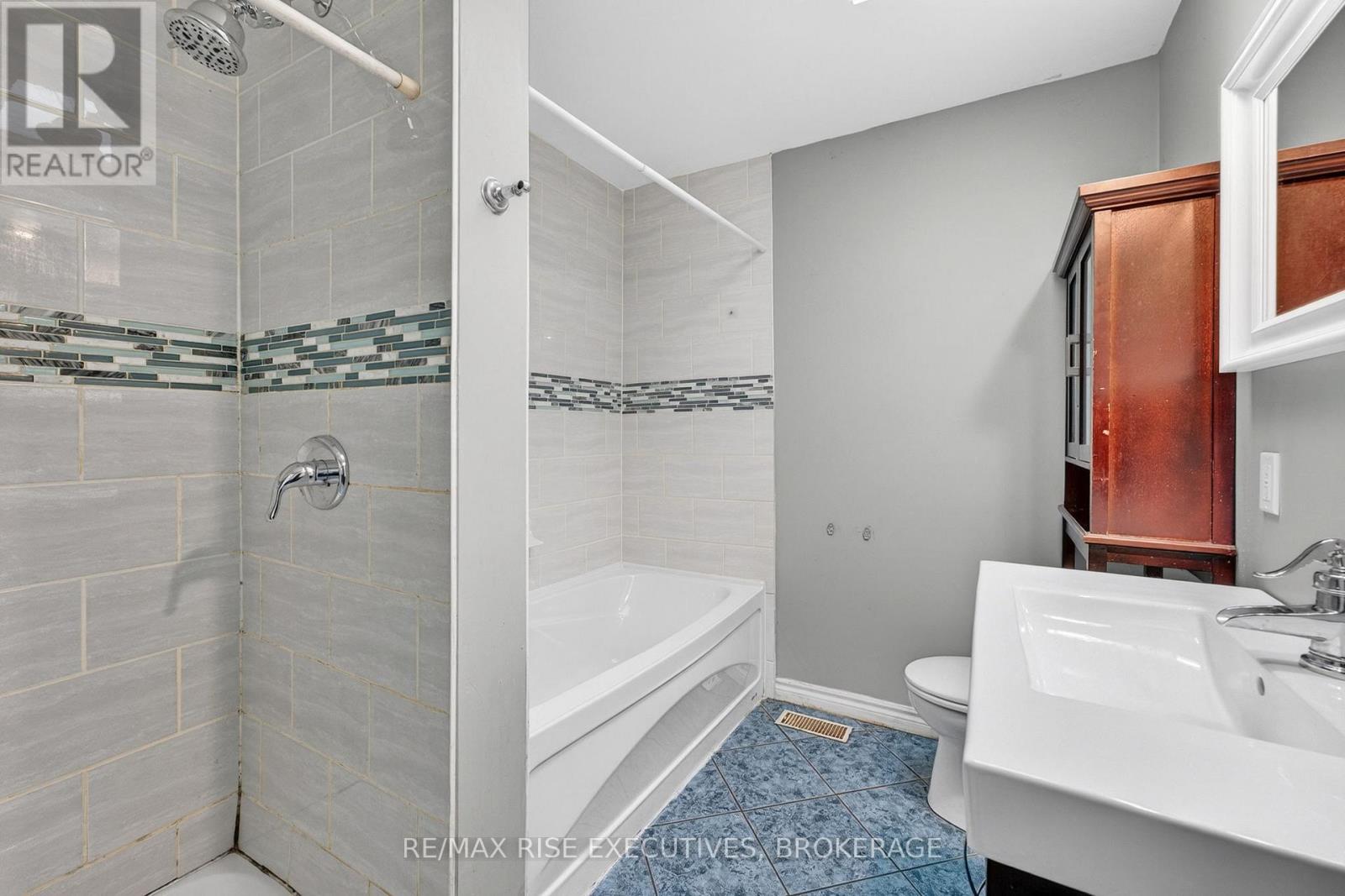29 SEVENTH AVENUE - 20