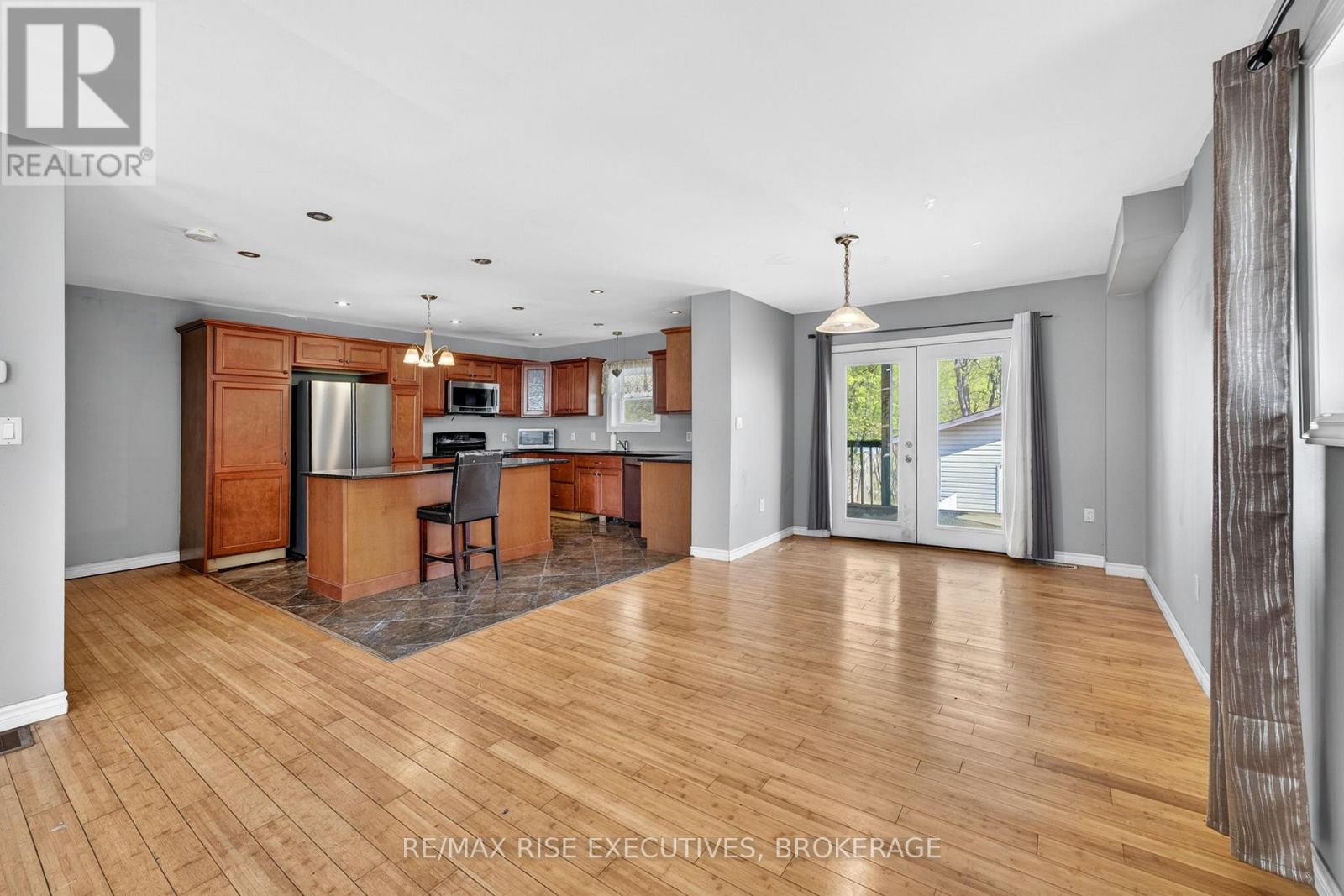 29 SEVENTH AVENUE - 8