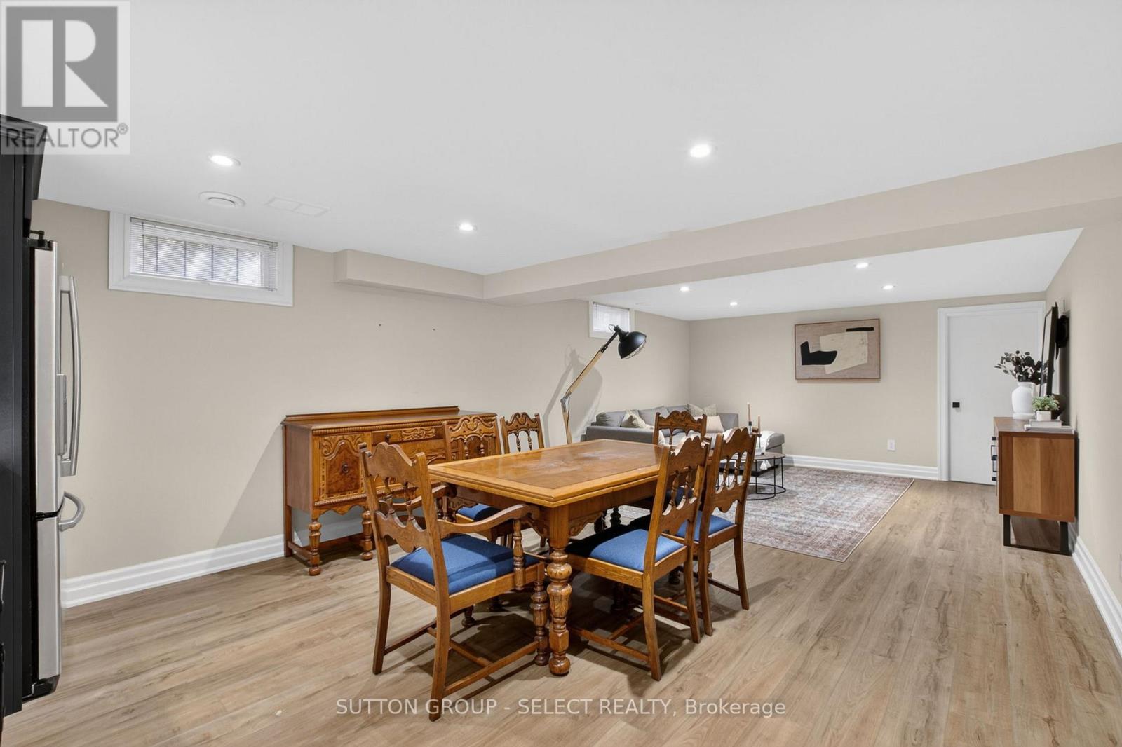 8 TALLWOOD CIRCLE - 32