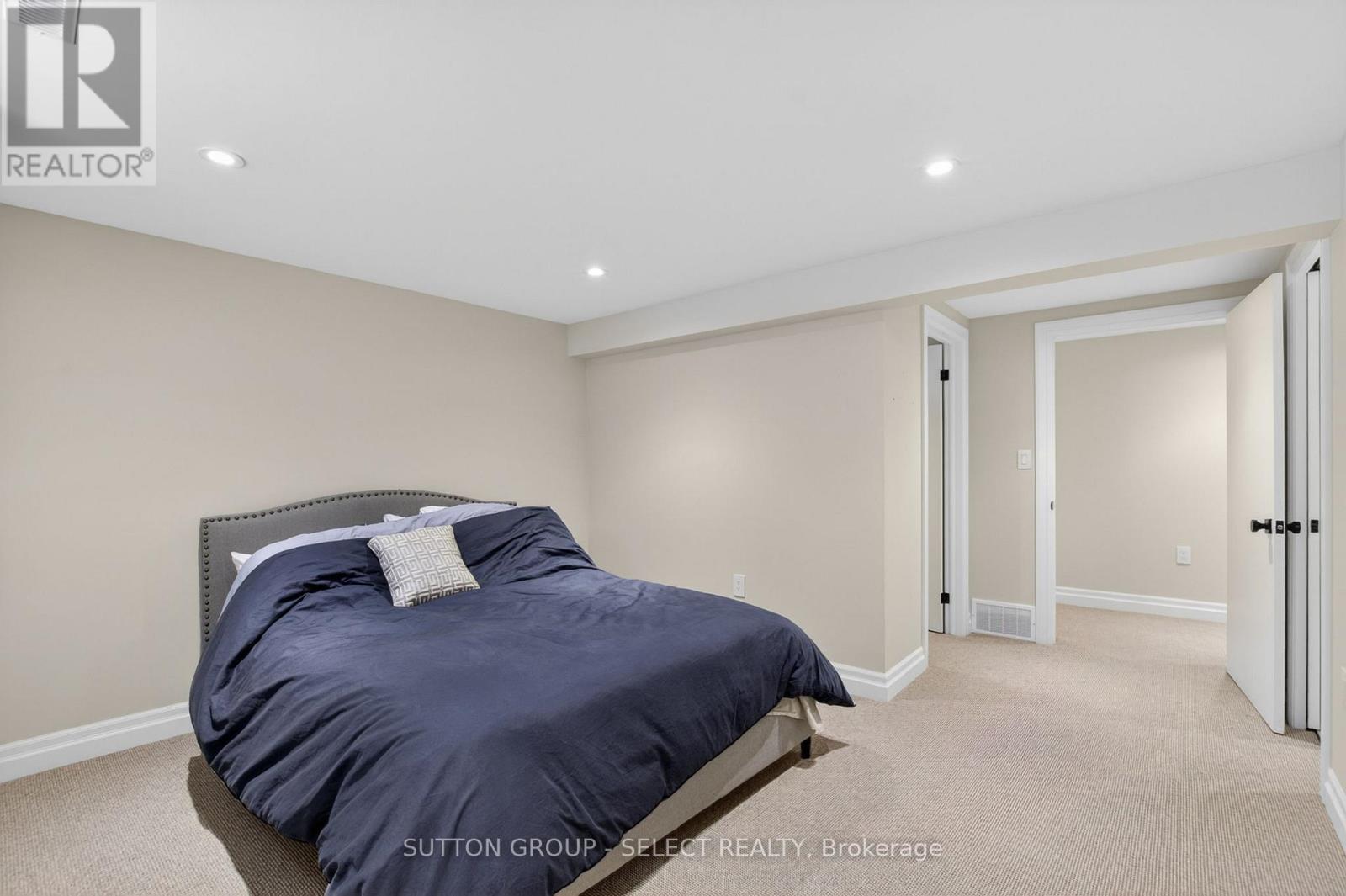 8 TALLWOOD CIRCLE - 44