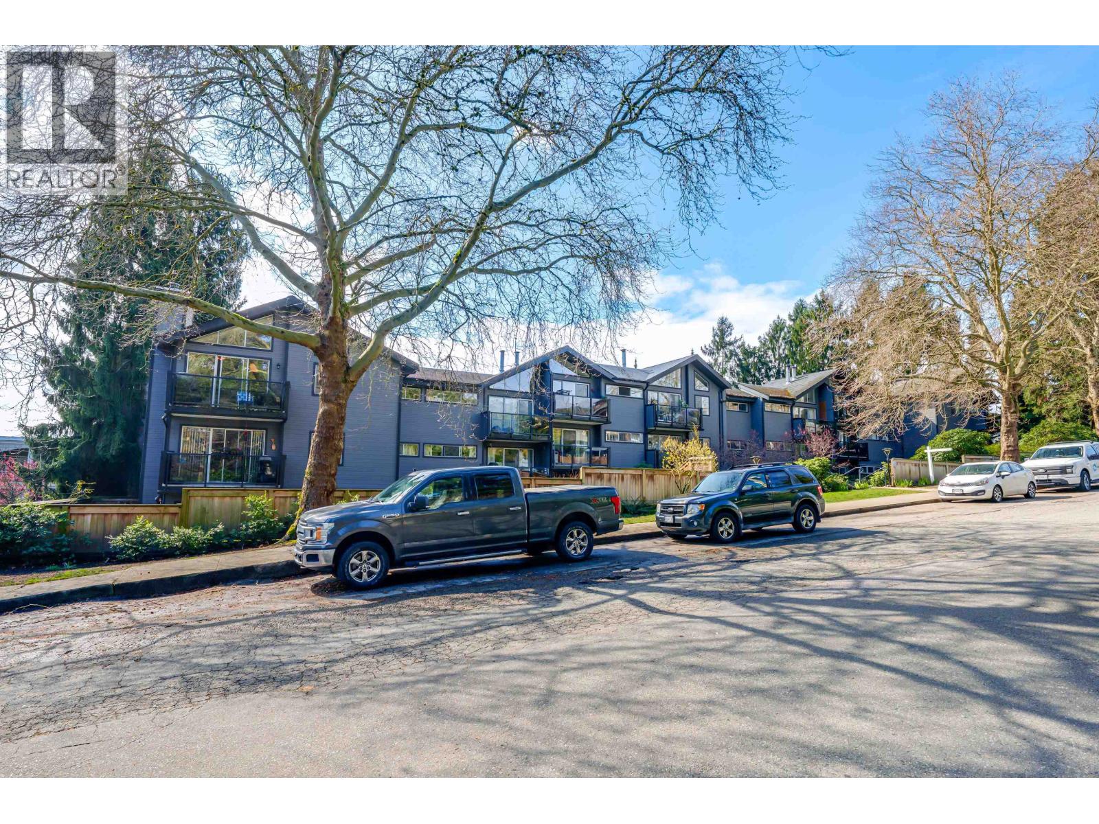 207 230 MOWAT Street - photo 2