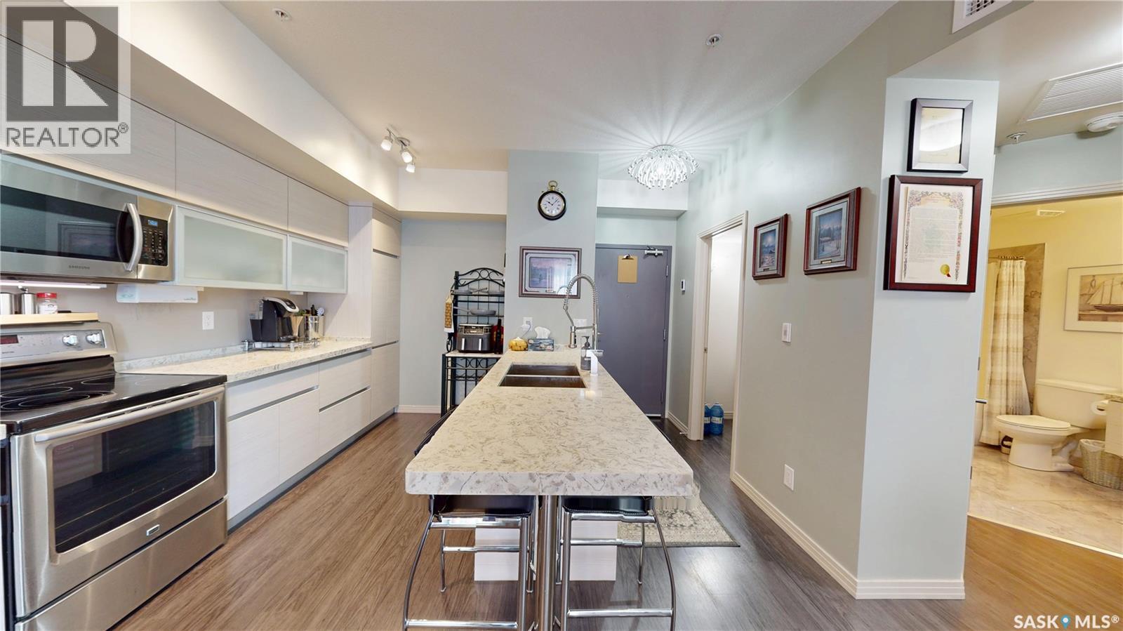 #205 223 Evergreen SQUARE - 4