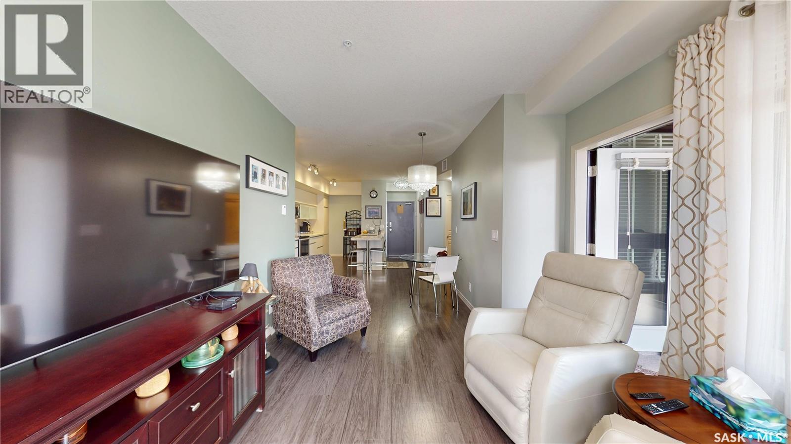 #205 223 Evergreen SQUARE - 10