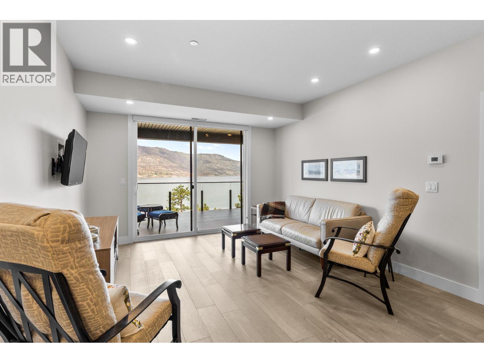 #302 3475 Granite Close - 12