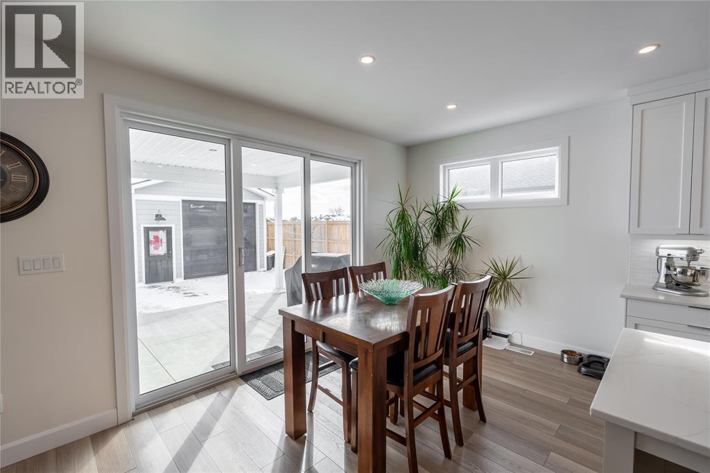 3613 Queen STREET - 13