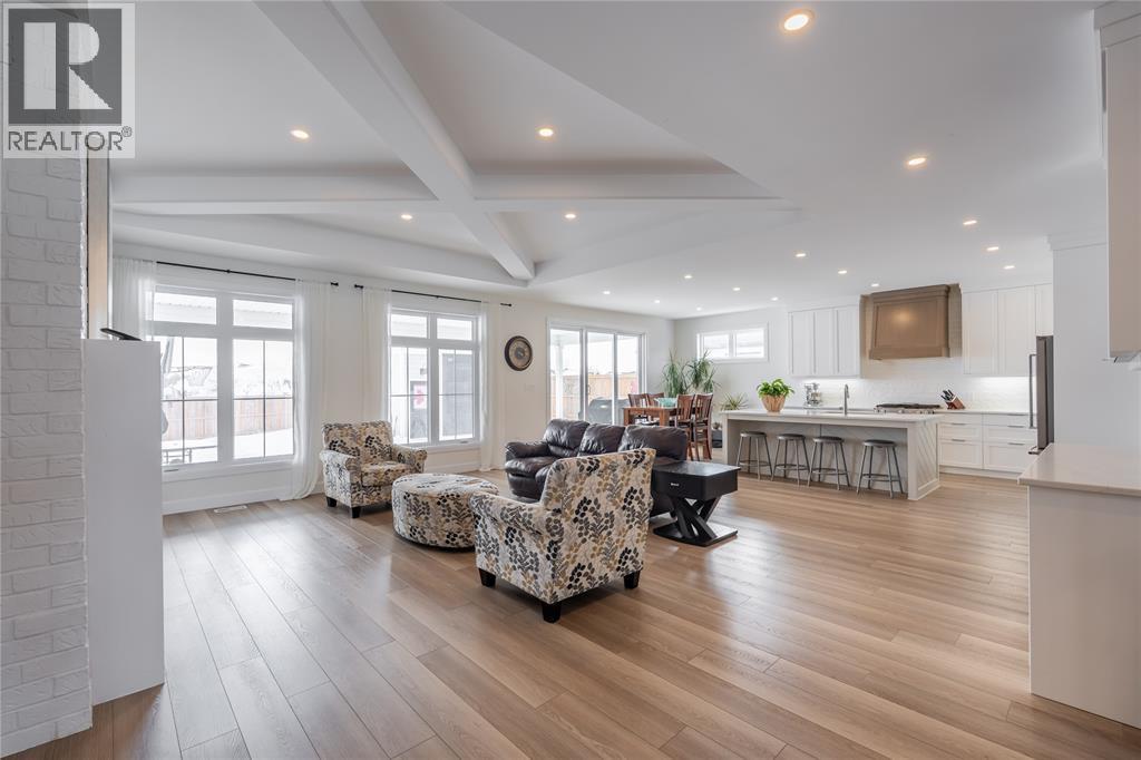 3613 Queen STREET - 5