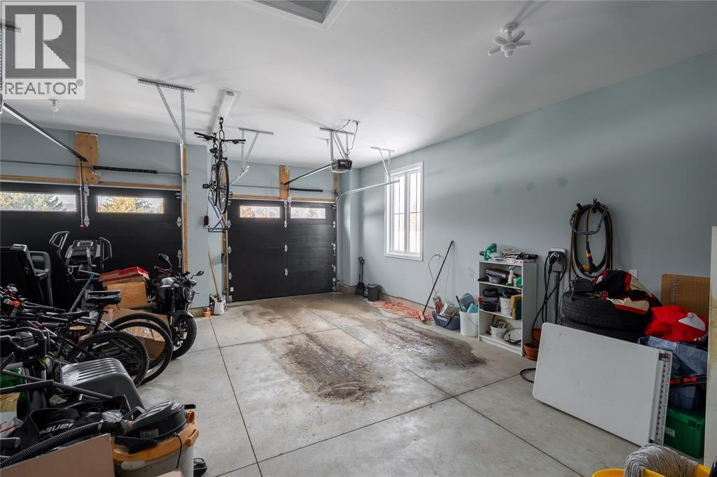 3613 Queen STREET - 33