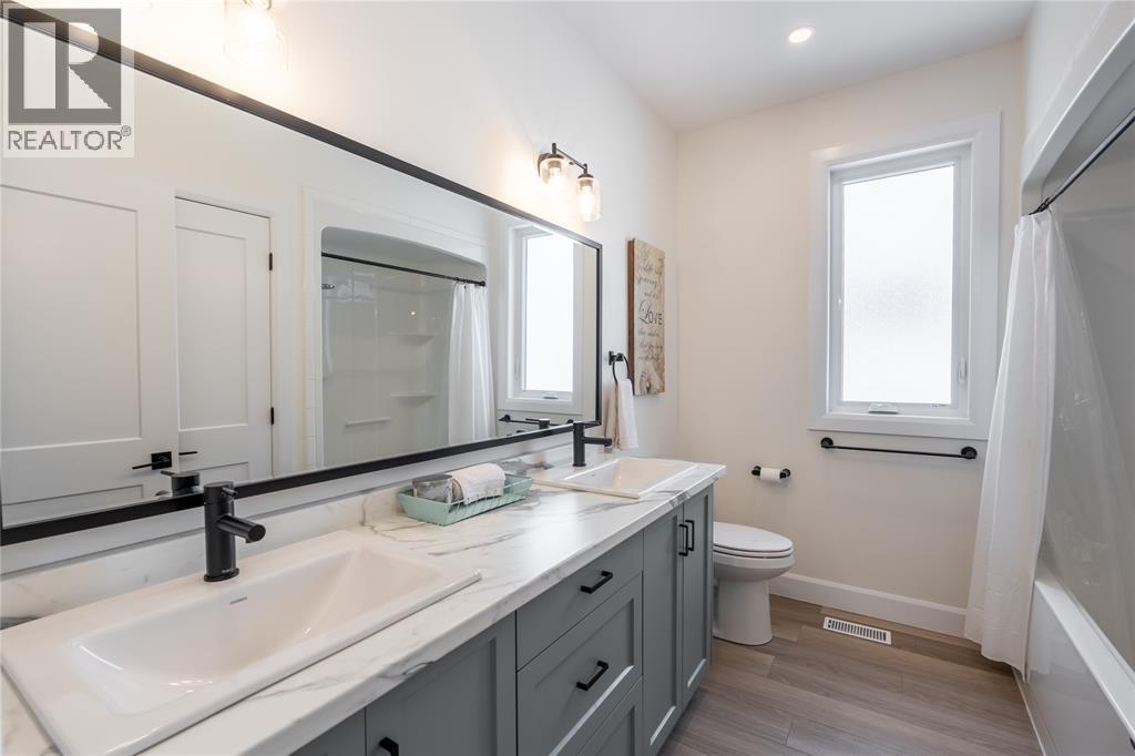 3613 Queen STREET - 24