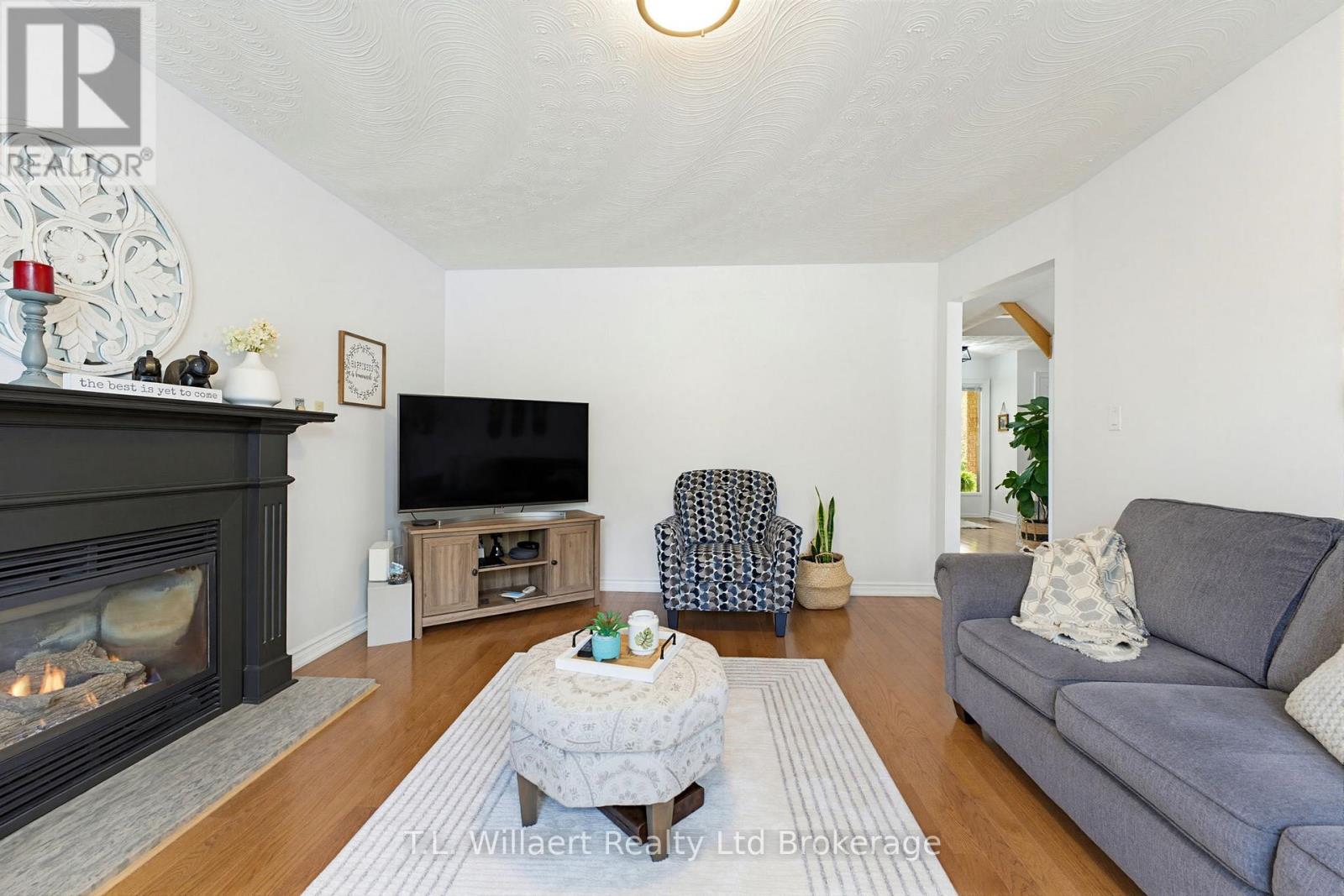 10 WOODSIDE DRIVE - 11
