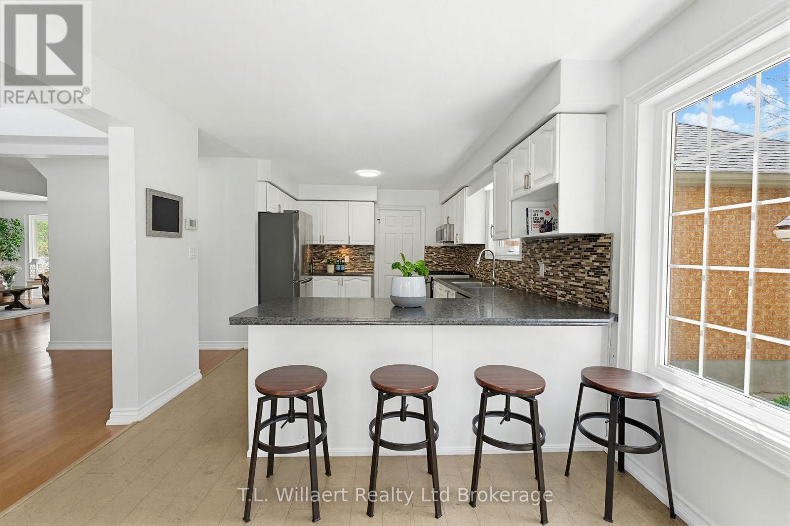 10 WOODSIDE DRIVE - 14