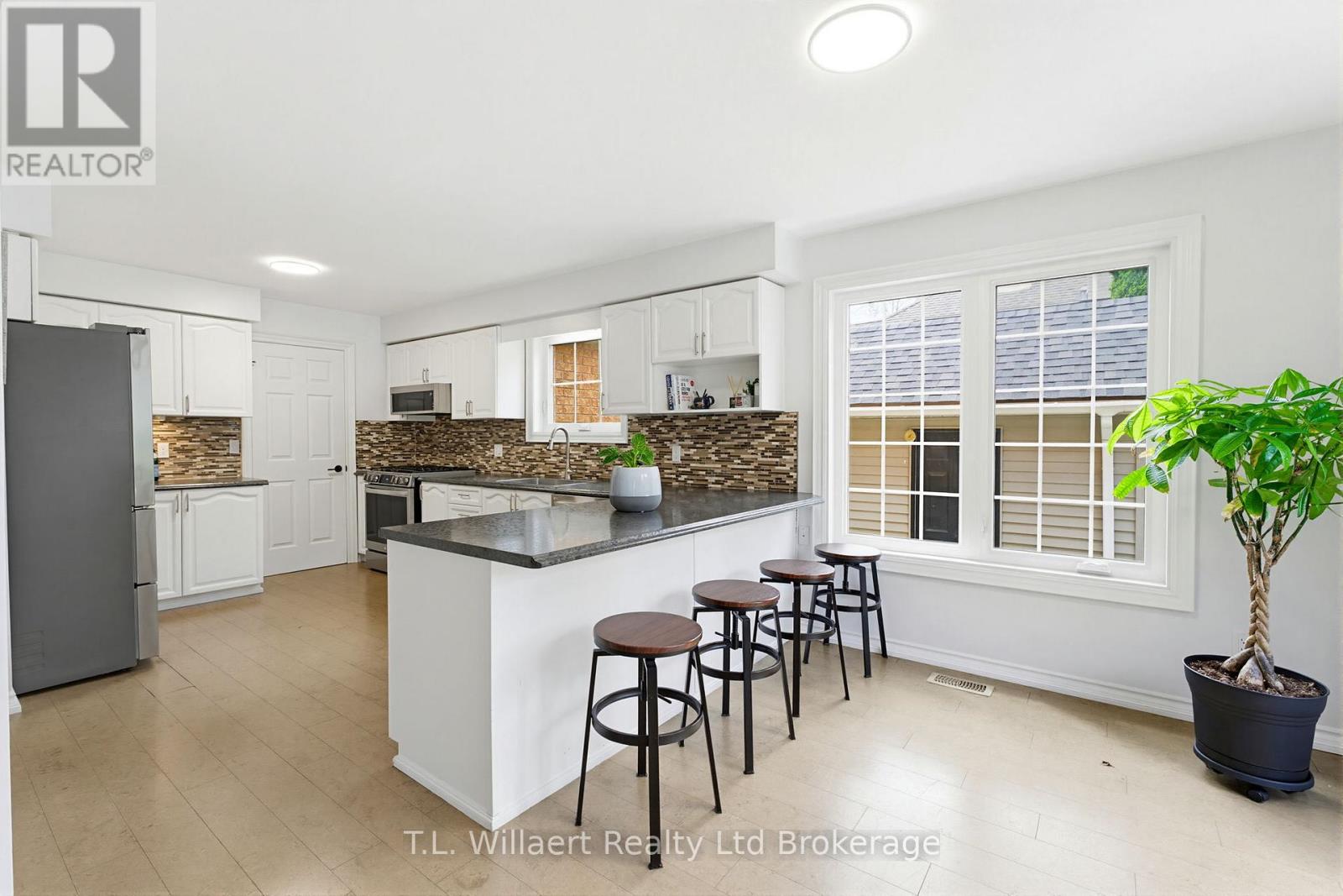 10 WOODSIDE DRIVE - 15