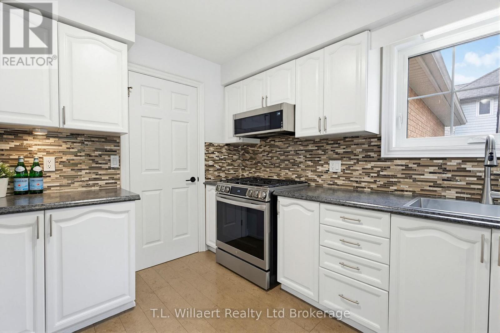 10 WOODSIDE DRIVE - 16