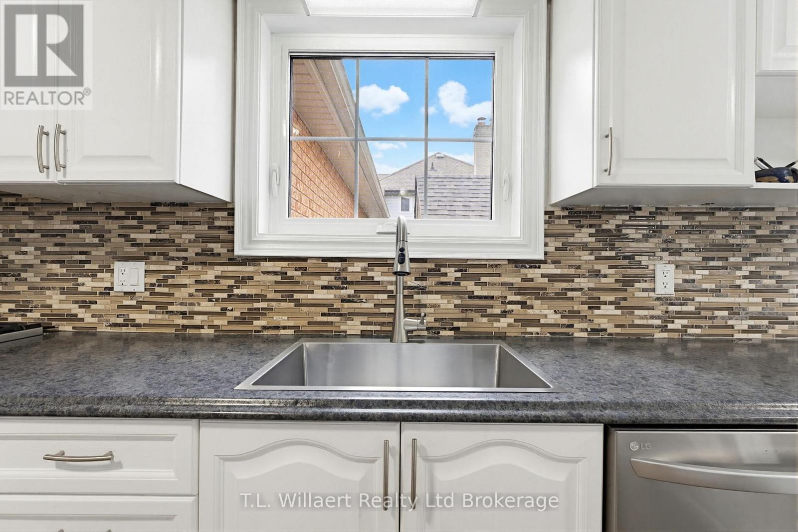 10 WOODSIDE DRIVE - 17