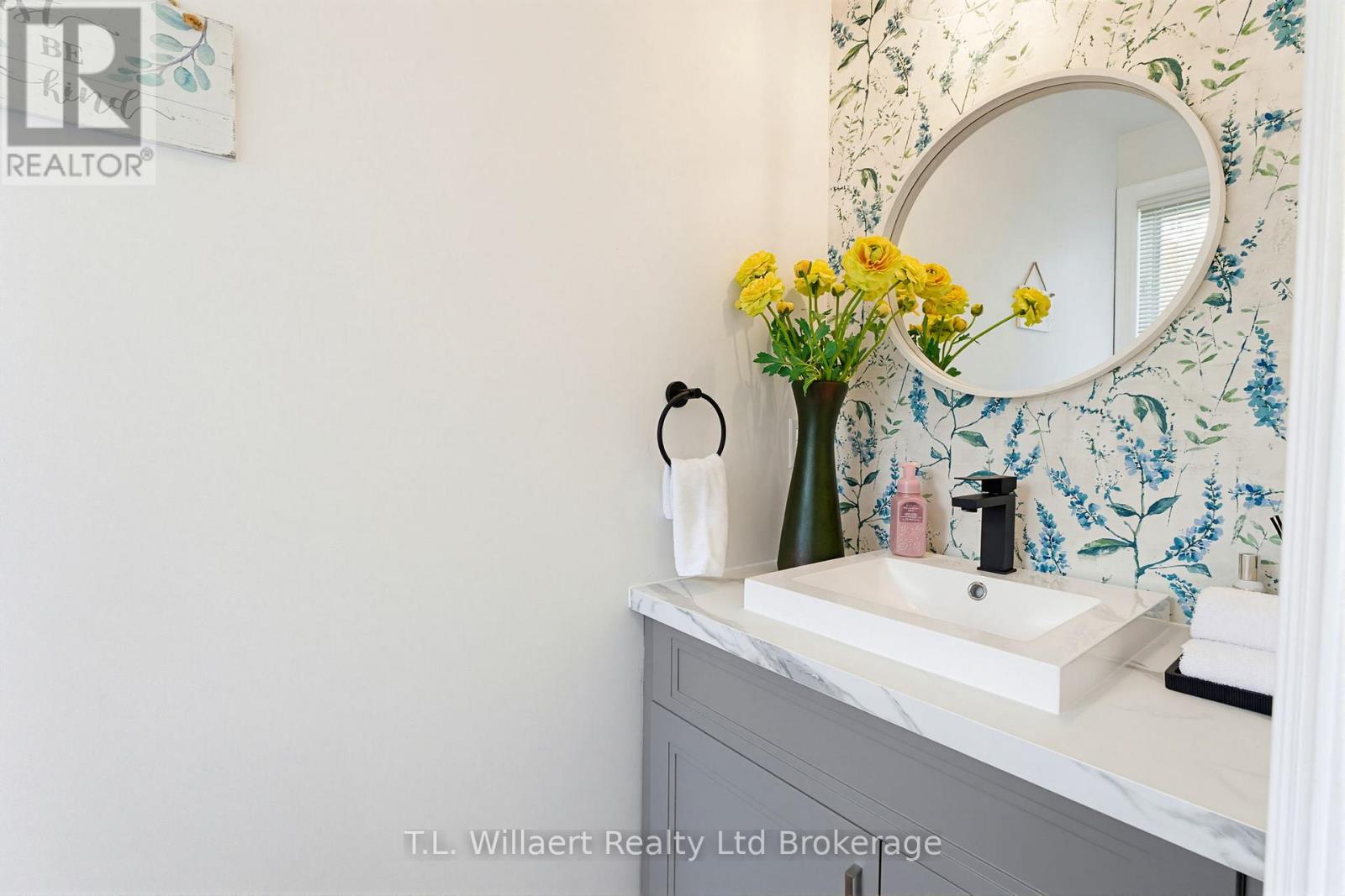 10 WOODSIDE DRIVE - 21
