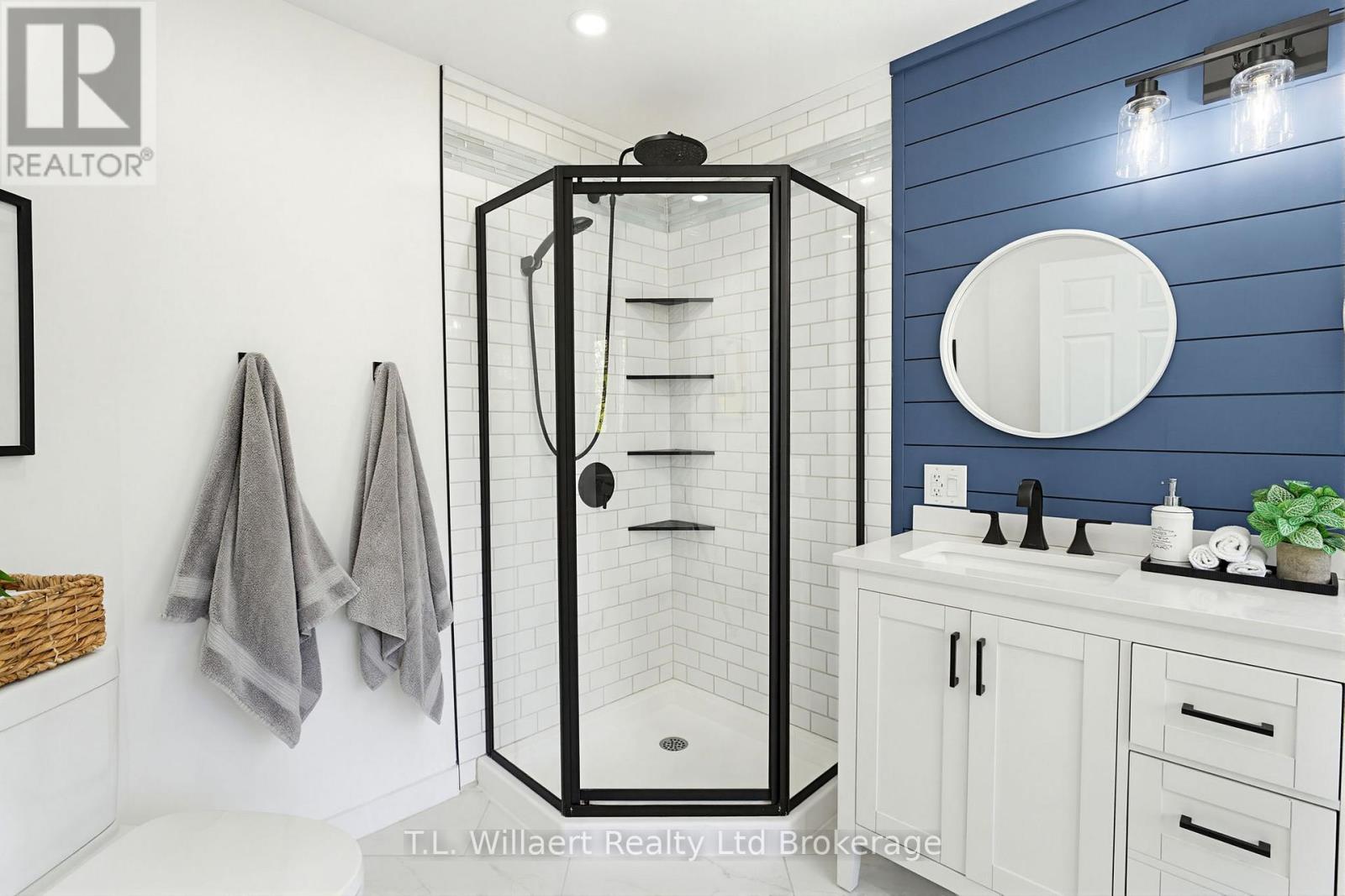 10 WOODSIDE DRIVE - 26