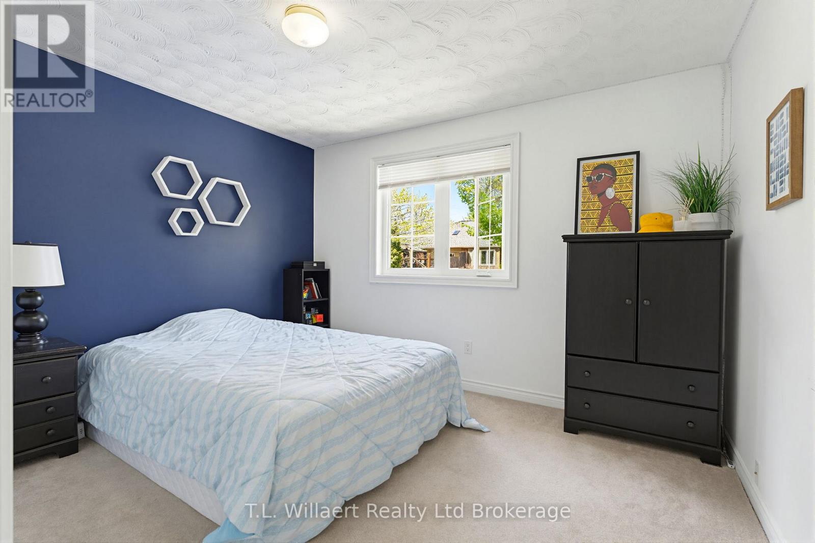 10 WOODSIDE DRIVE - 28