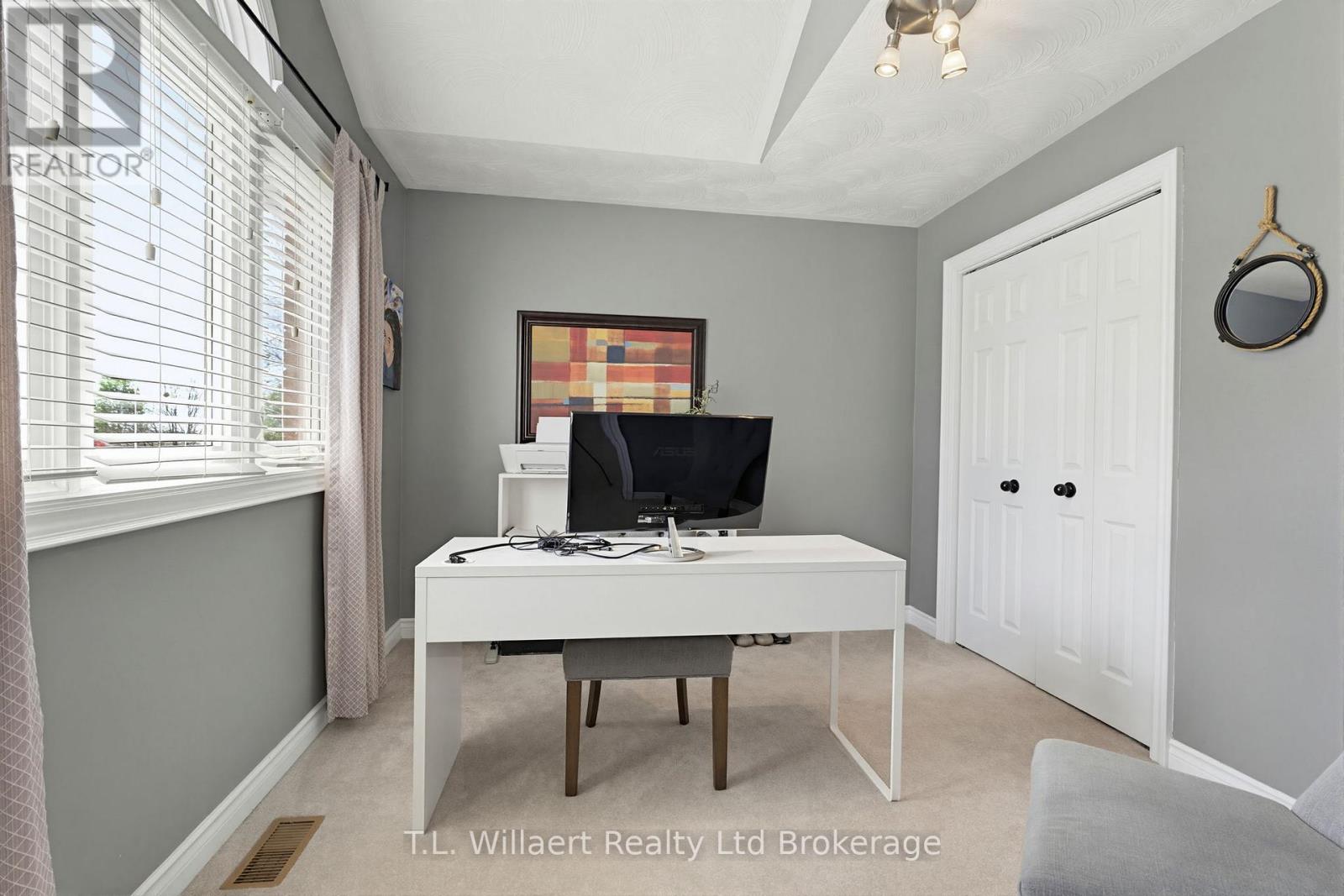 10 WOODSIDE DRIVE - 30