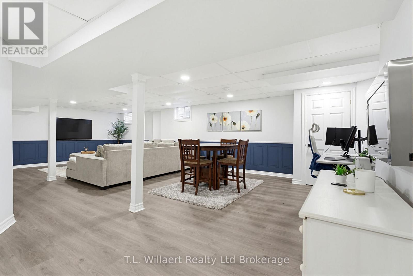 10 WOODSIDE DRIVE - 32