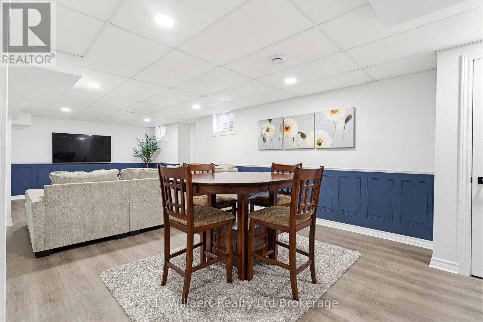 10 WOODSIDE DRIVE - 33