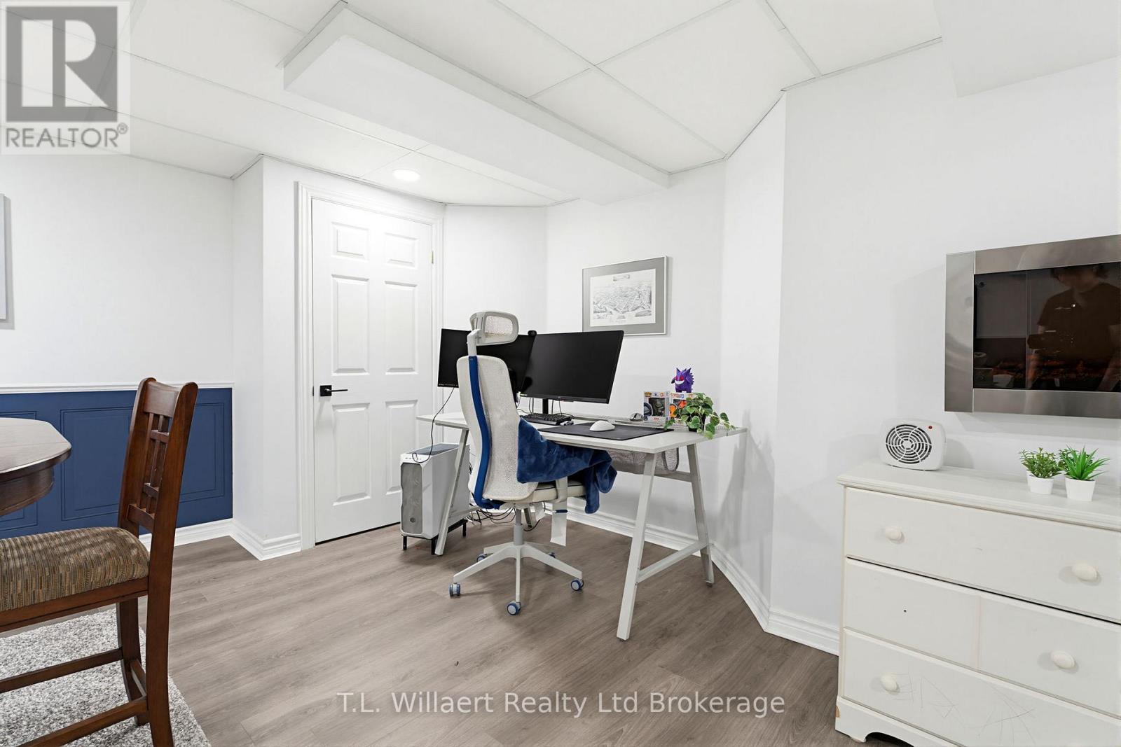 10 WOODSIDE DRIVE - 34