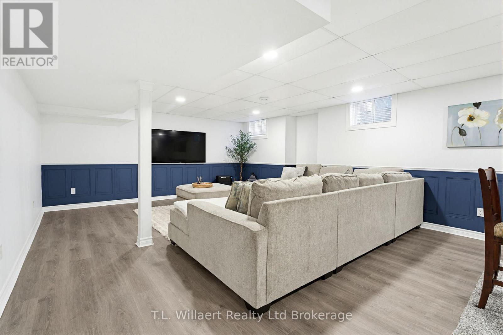 10 WOODSIDE DRIVE - 35