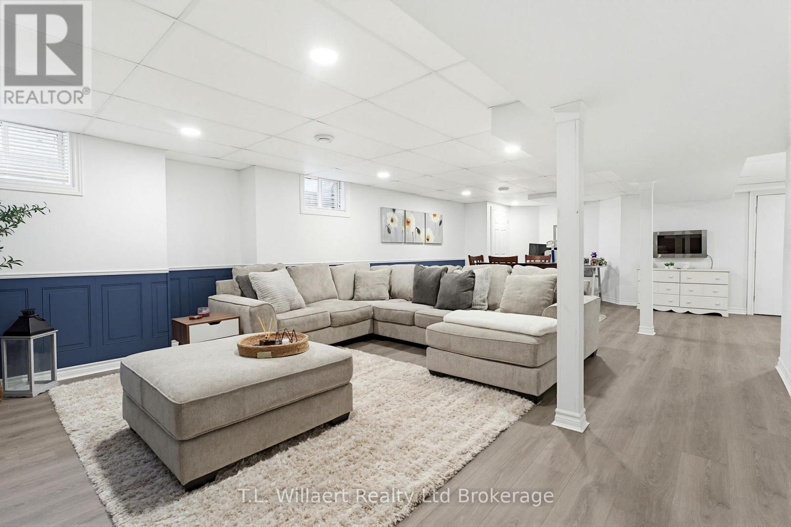 10 WOODSIDE DRIVE - 36
