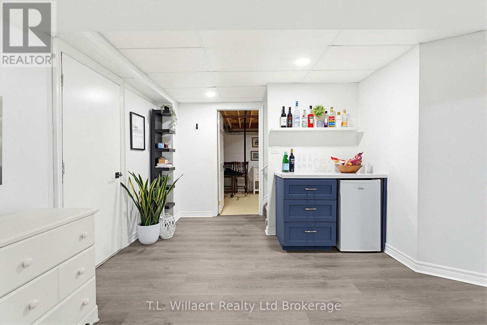 10 WOODSIDE DRIVE - 37