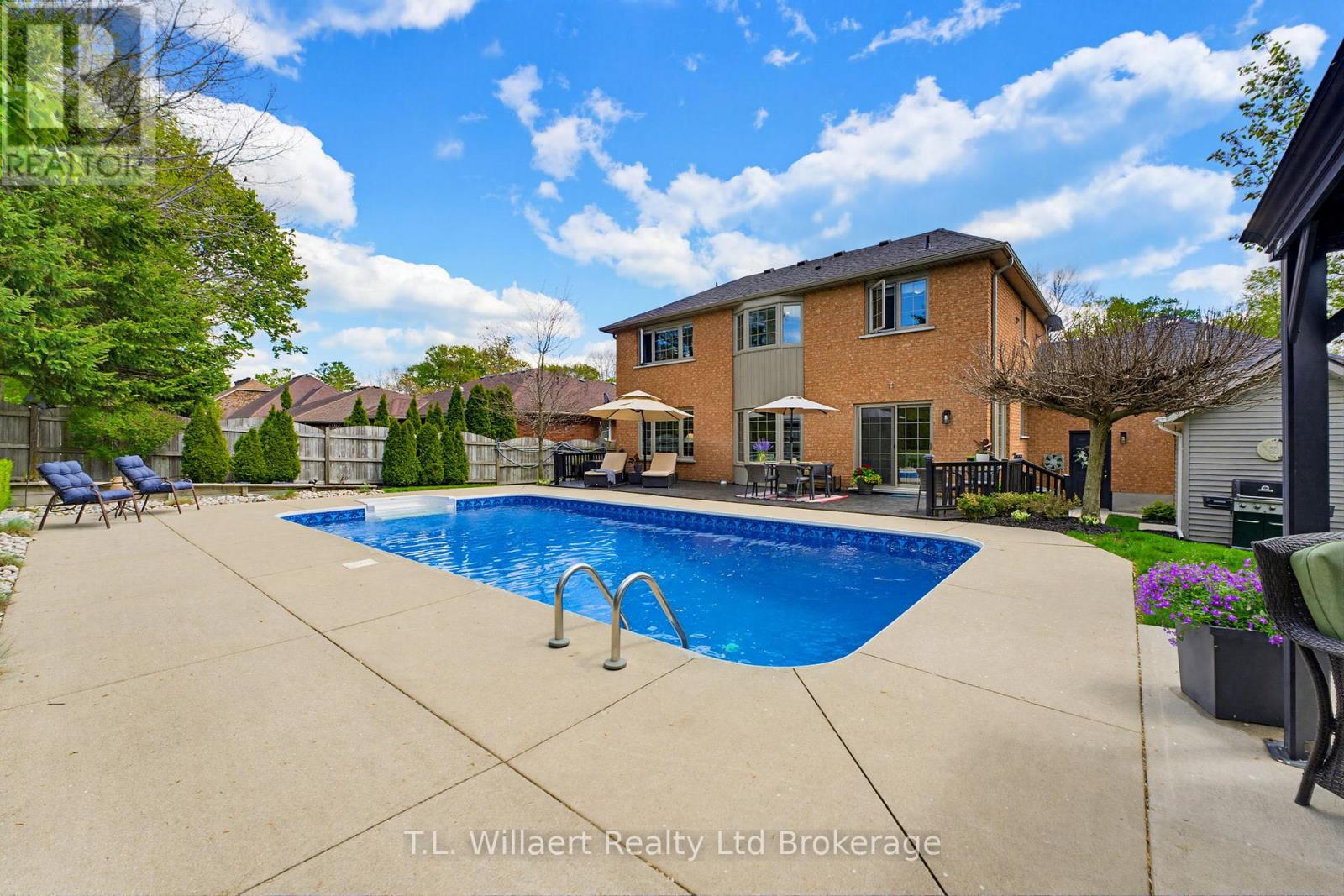 10 WOODSIDE DRIVE - 40