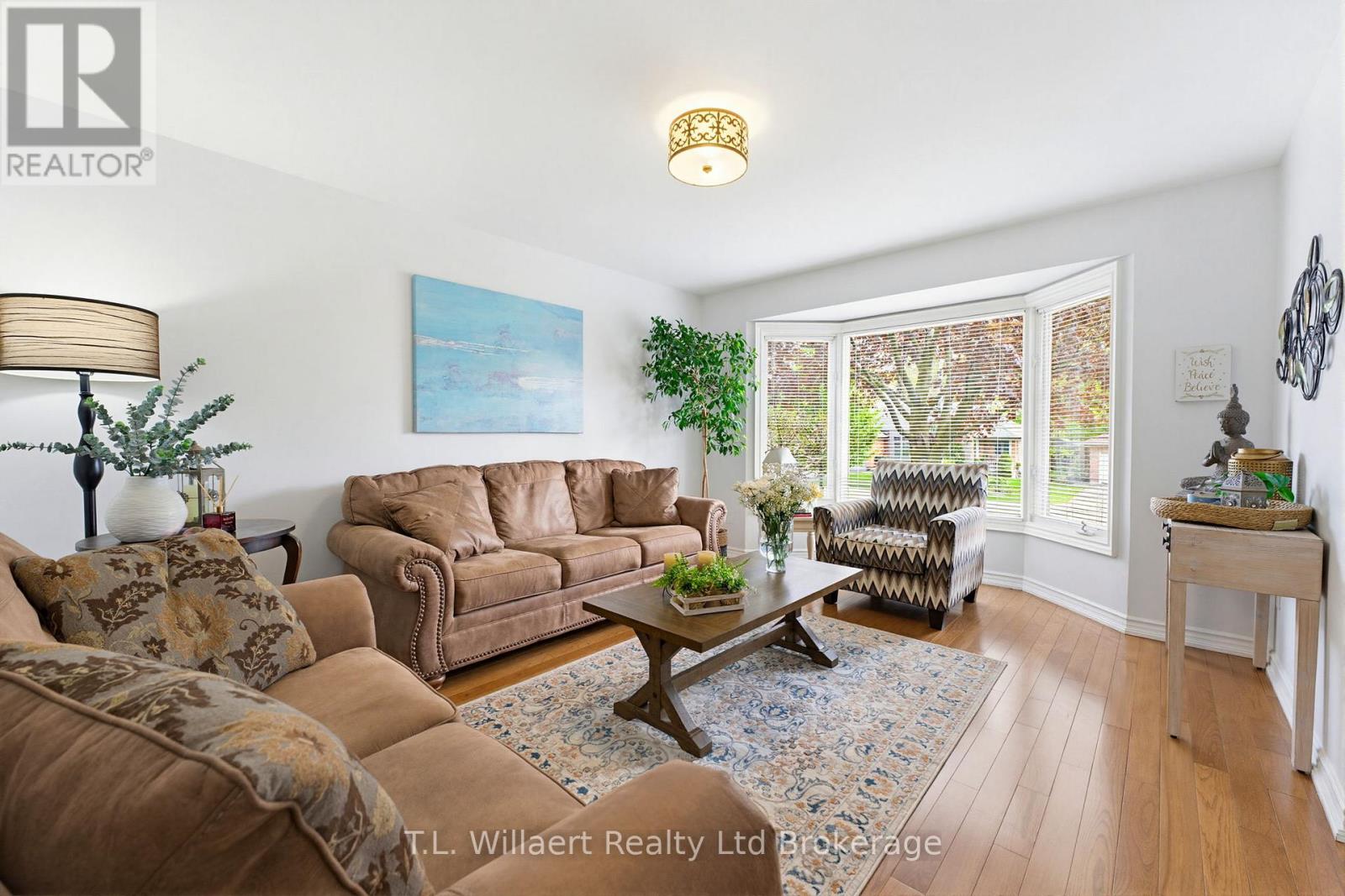 10 WOODSIDE DRIVE - 8