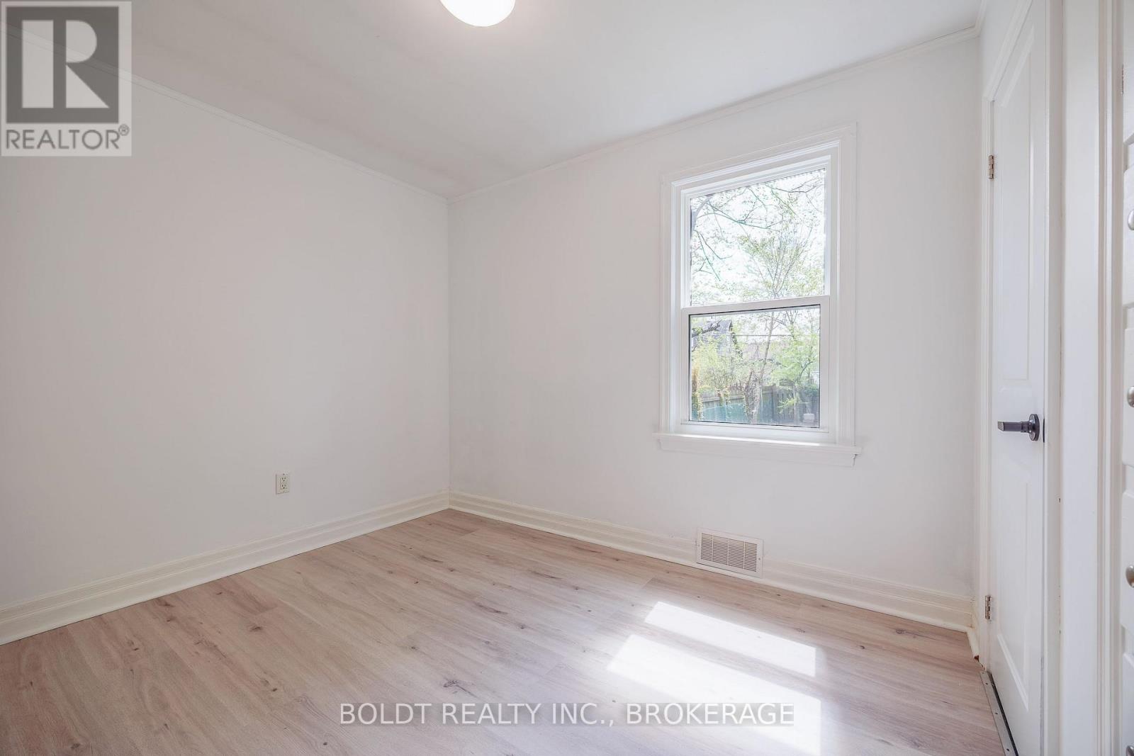 422 WELLAND AVENUE - 12