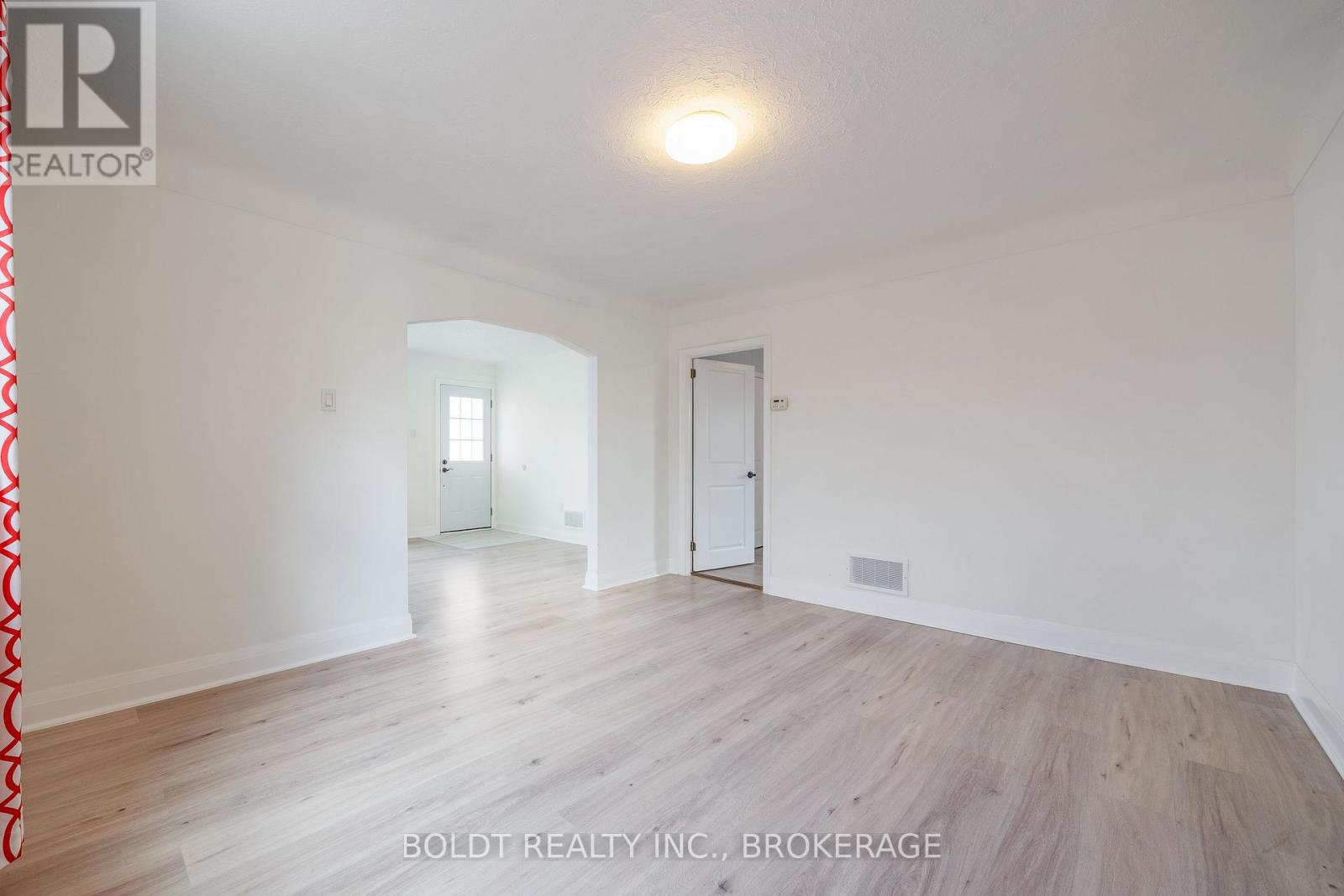 422 WELLAND AVENUE - 8