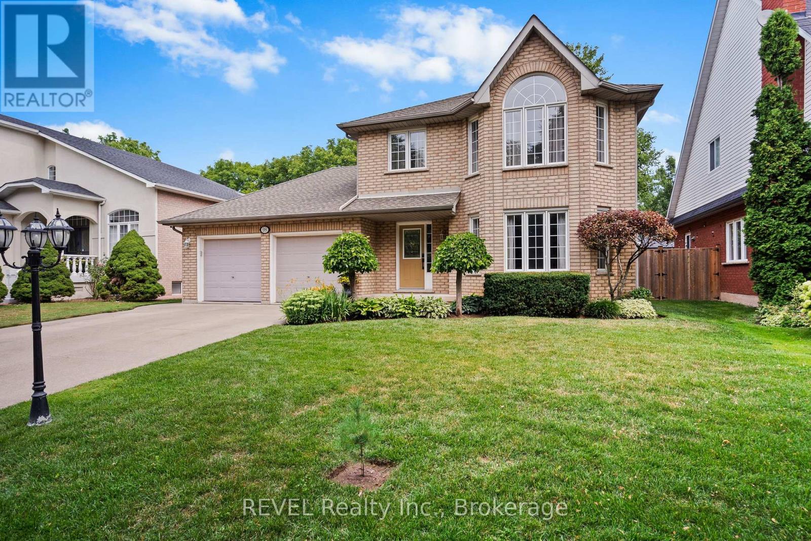 98 DEBORA DRIVE - Image 2