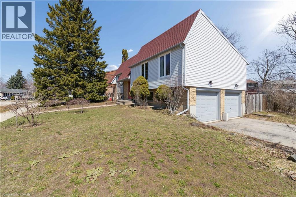 24 BRIAR KNOLL Place, Kitchener, Ontario, N2E2B9 — Photo 2