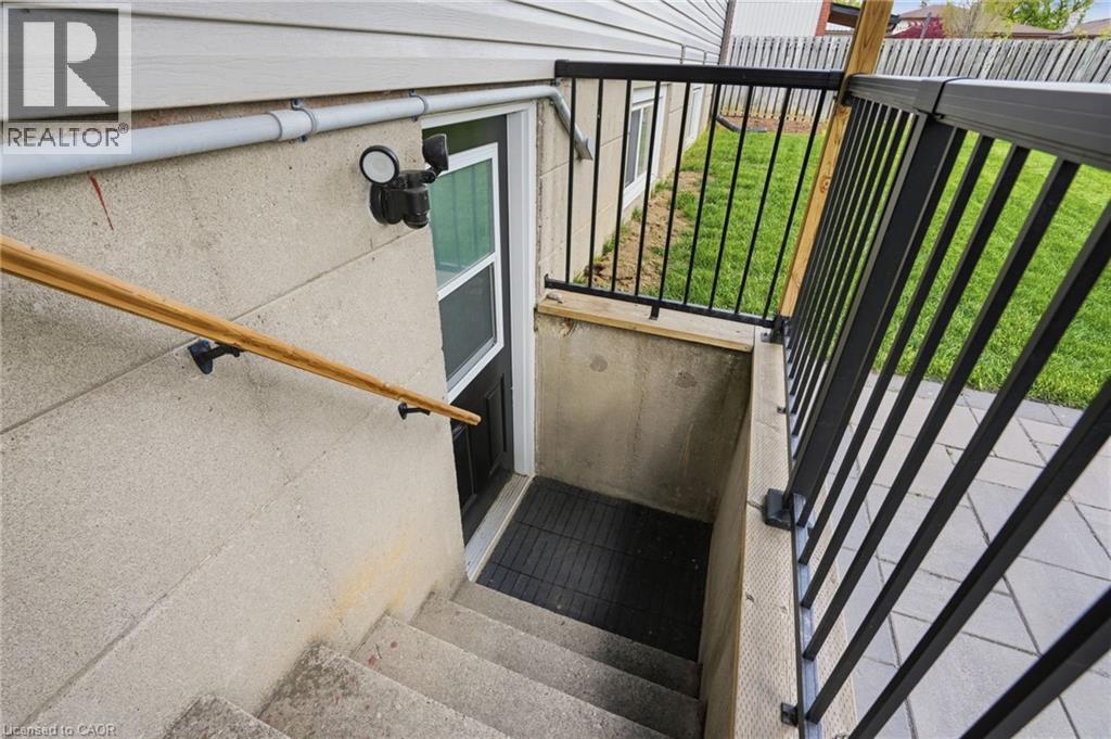 114 LUSCOMBE Street, Hamilton, Ontario, L9A2K1 — Photo 10