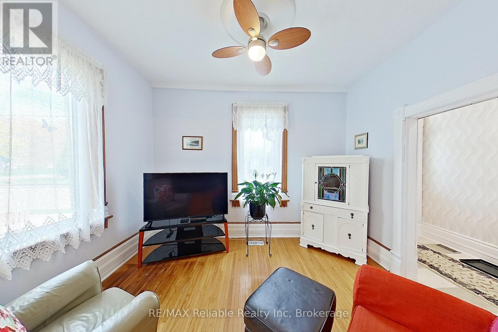 32 RATTENBURY STREET W - 11