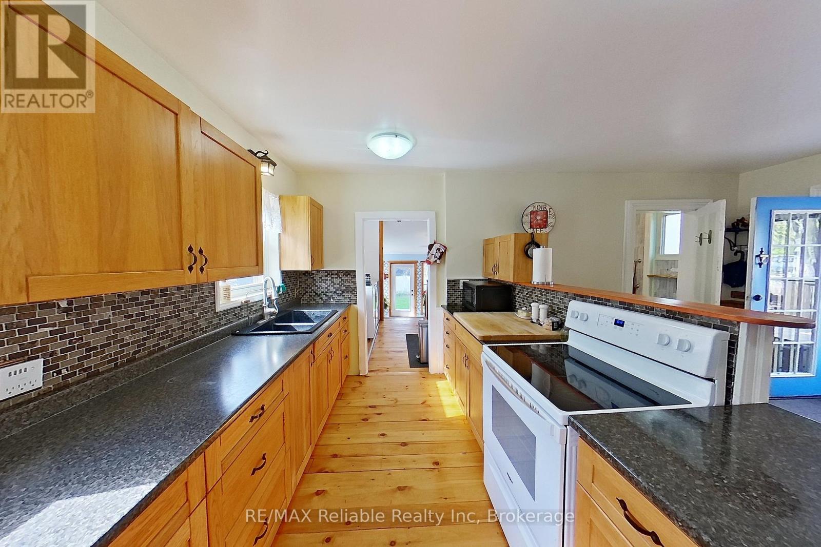 32 RATTENBURY STREET W - 3