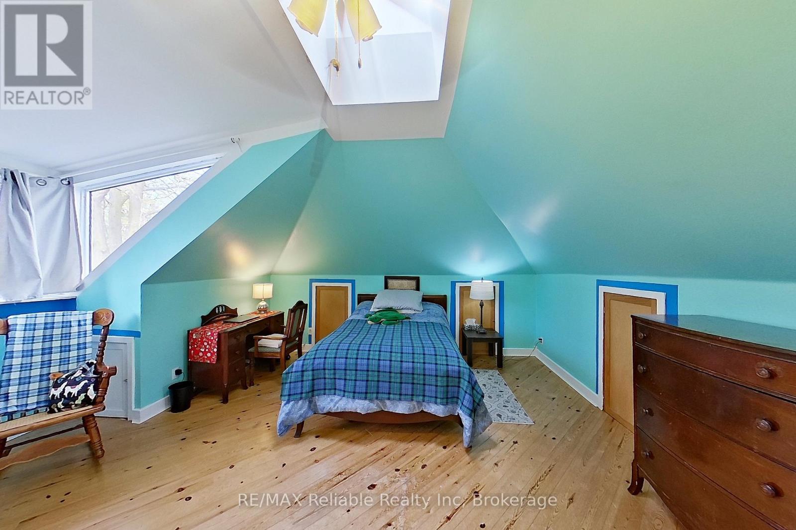 32 RATTENBURY STREET W - 32