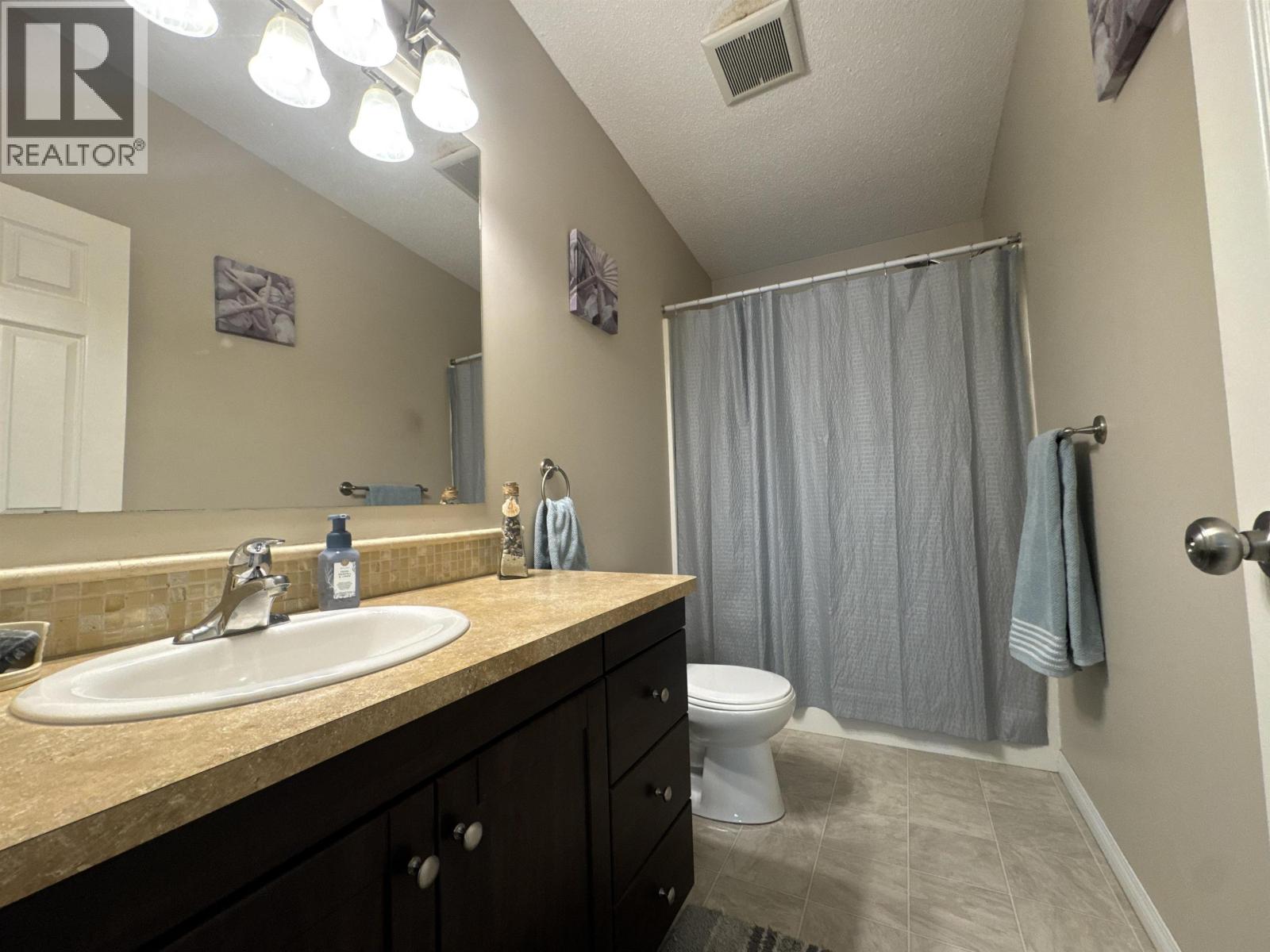 9616 FAIRWAY AVENUE - 12