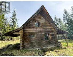 1425 Bobbie Burns Road, Lumby, BC V0E2C4 Photo 12