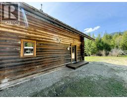 1425 Bobbie Burns Road, Lumby, BC V0E2C4 Photo 9