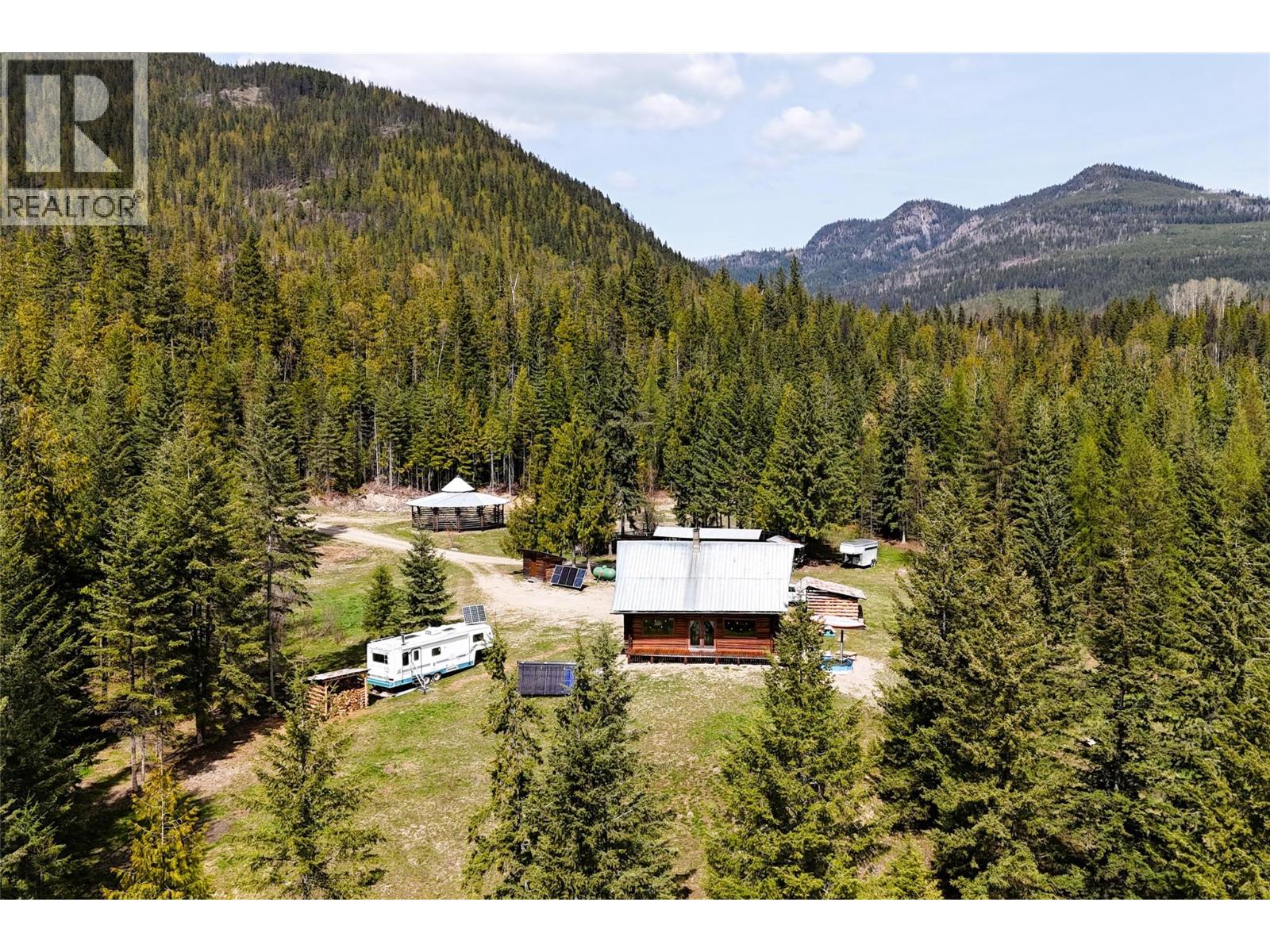 1425 Bobbie Burns Road - 2