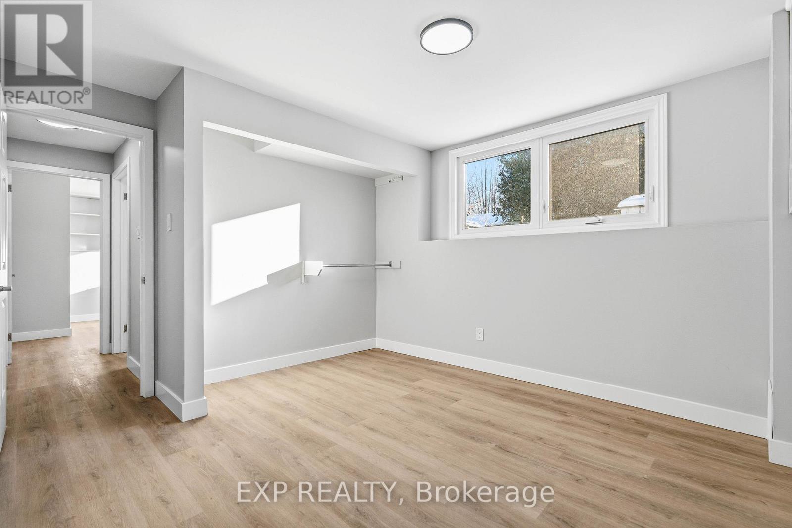 2158 FILLMORE CRESCENT - 32