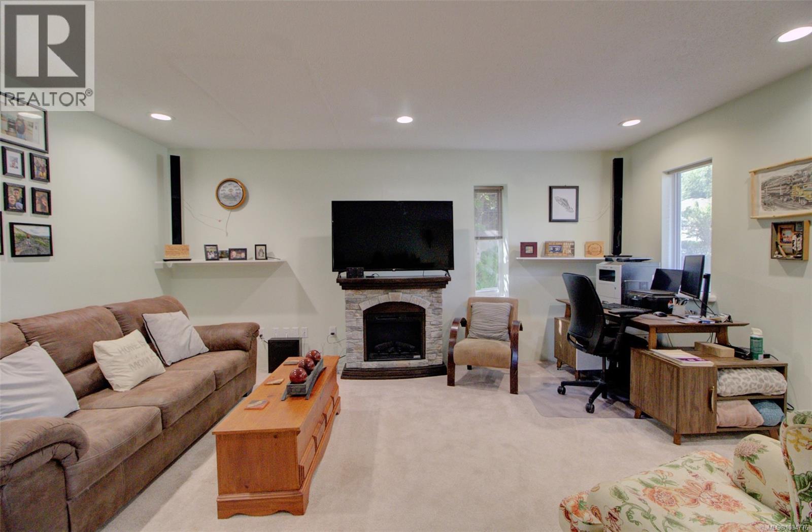 414 Donner Dr - 9