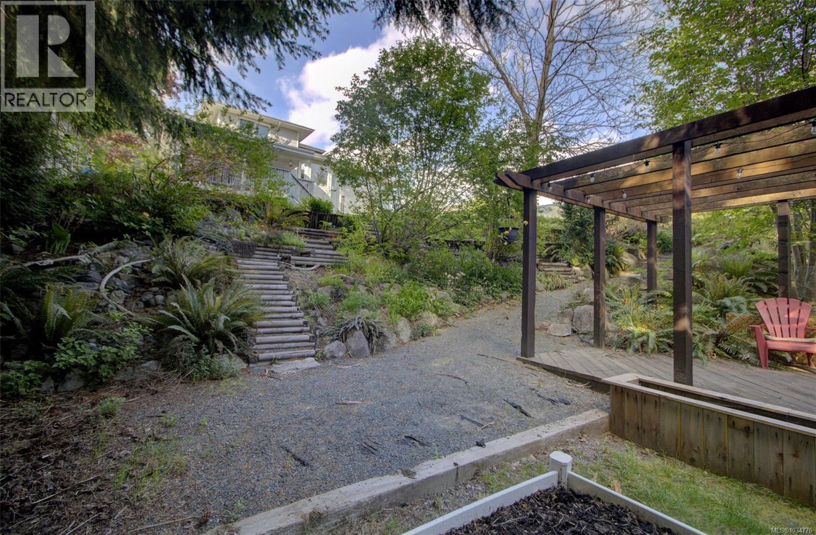 414 Donner Dr - 35
