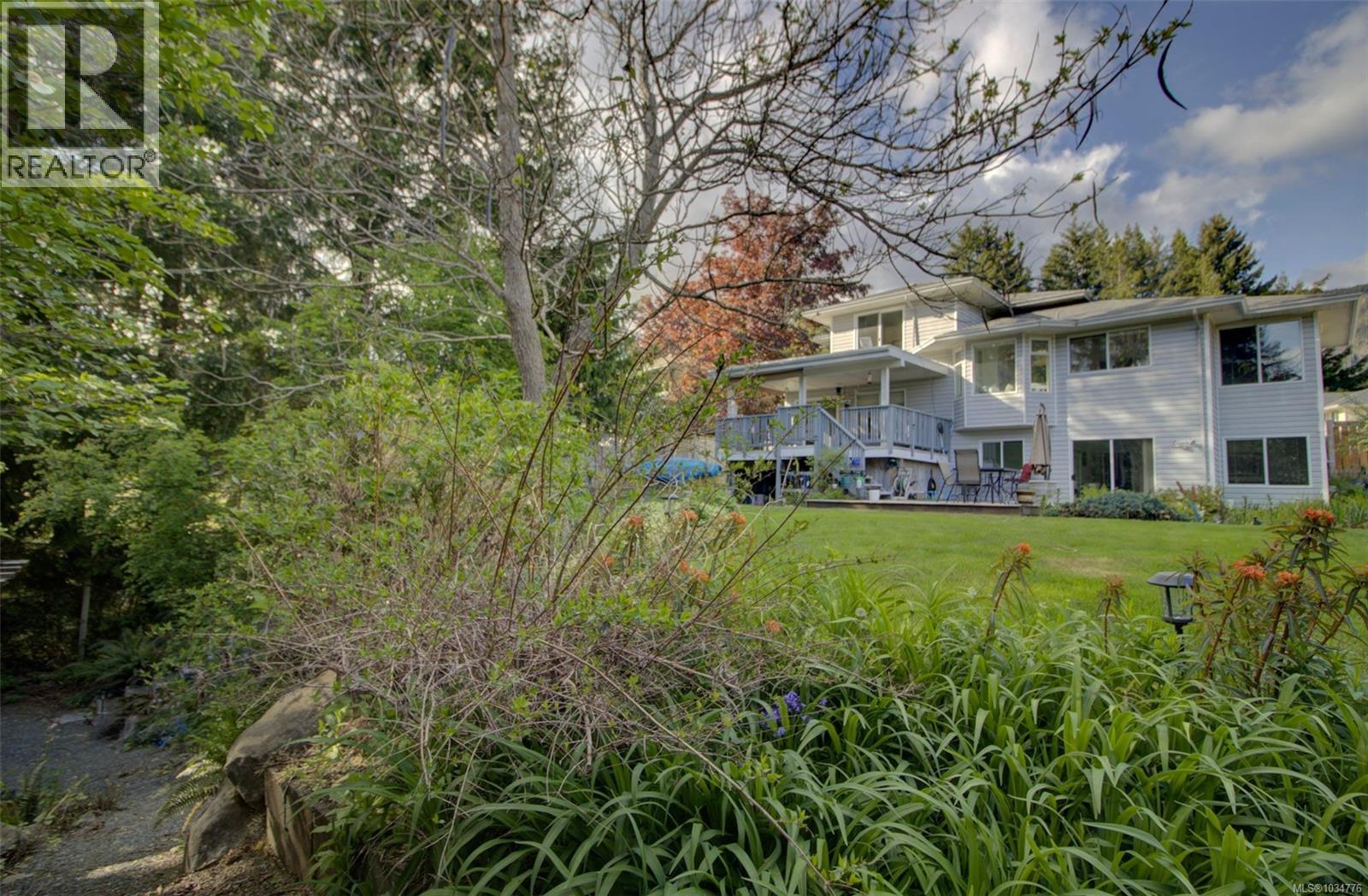 414 Donner Dr - 32