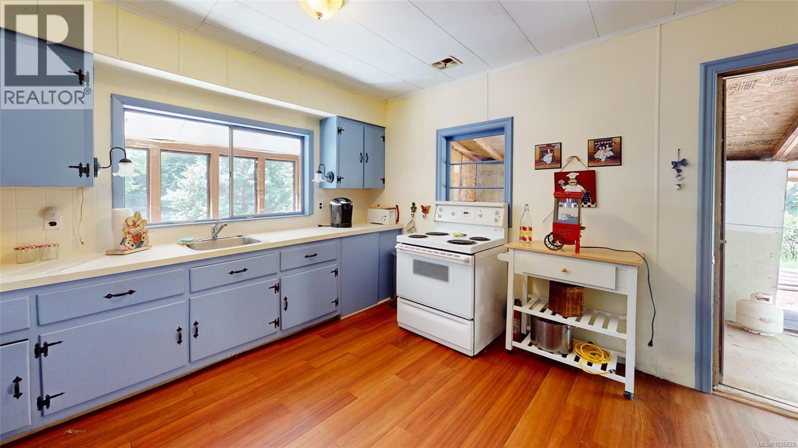 3070 Fairbairn Rd - 9