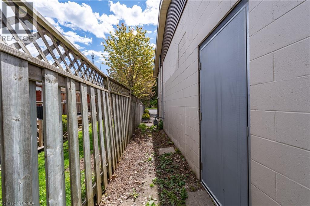 568 WEST Street, Brantford, Ontario, N3R6M7 — Photo 4