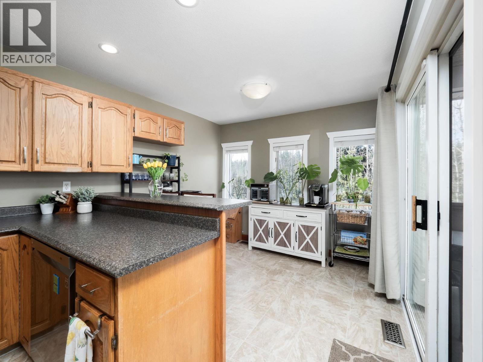 Photo 8 of 33 — 3449 CLEARWOOD PLACE · Prince George, BC