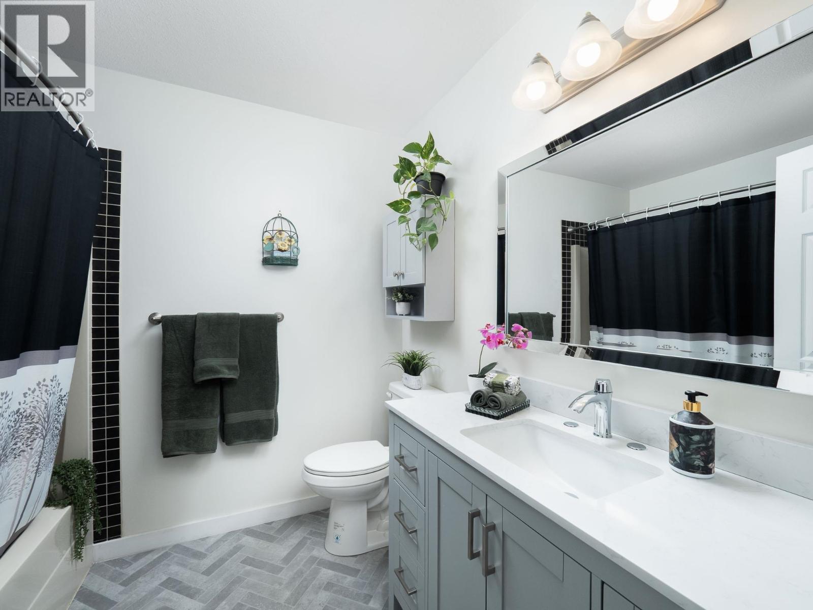 Photo 10 of 33 — 3449 CLEARWOOD PLACE · Prince George, BC
